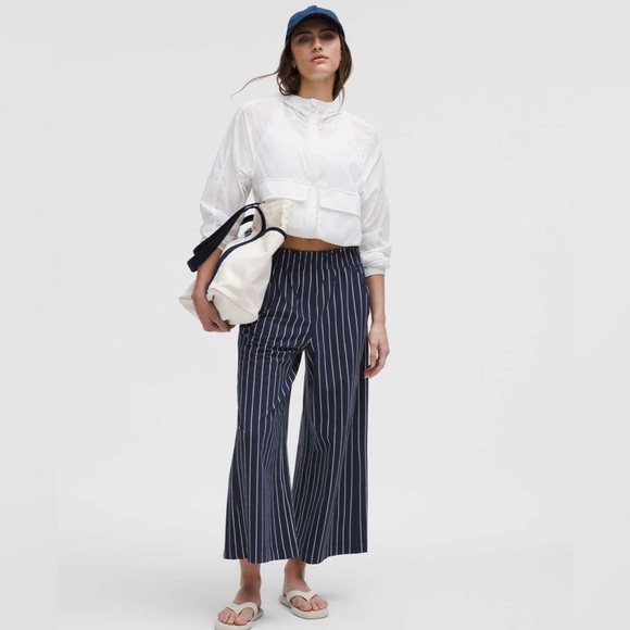 Lululemon Stretch Woven Ruffle-Waist Wide-Leg Cropped Pant Size XXS - Picture 6 of 13